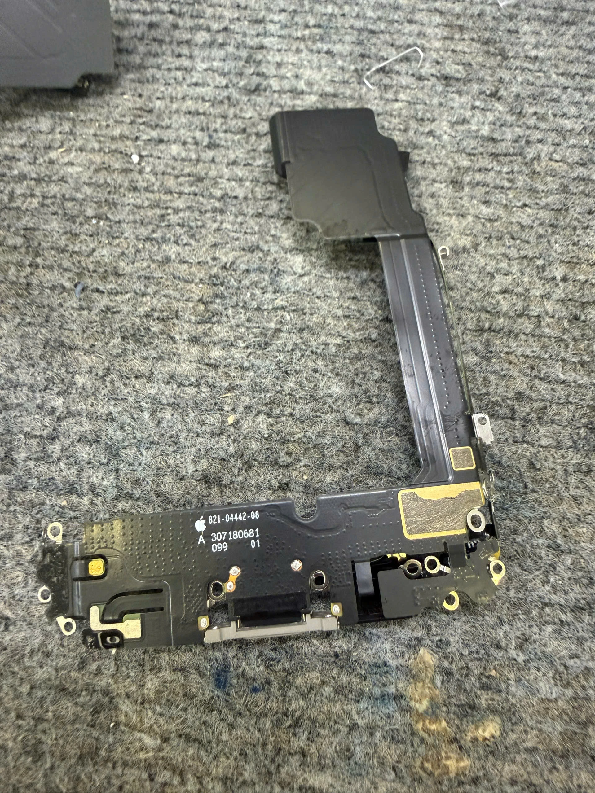 Chân Sạc (Đôi Sạc) iPhone 15 Pro Max (Model A2849, A3105, A3106, A3107, A3108)